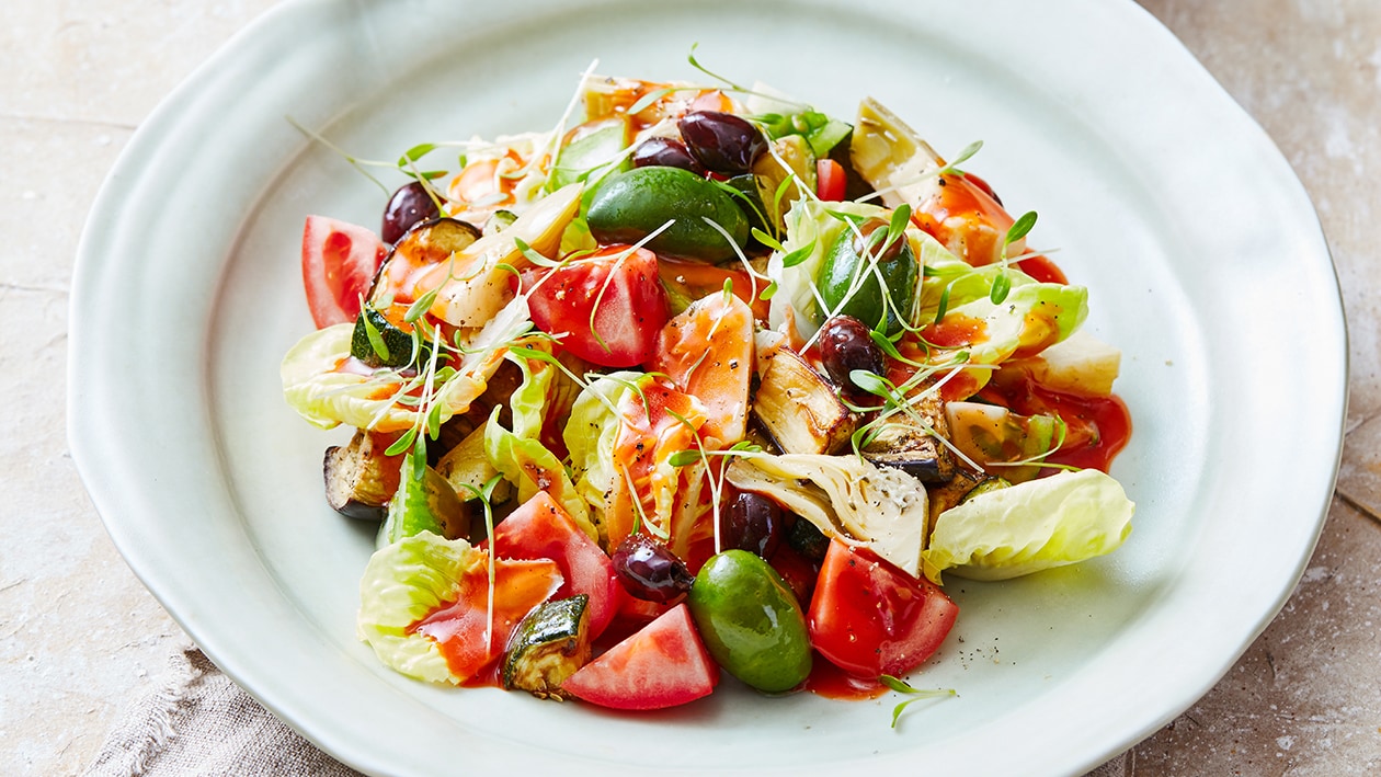 Ratatouille salade met kropsla en tuinkers